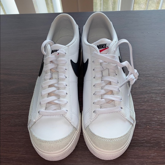 Nike Women's Blazer Low Platform Shoes - Picture 10 of 11